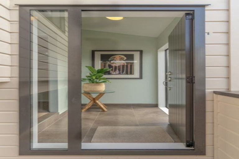 Photo of property in 4 Advene Road, Cockle Bay, Auckland, 2014