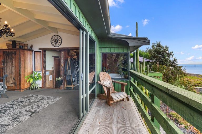 Photo of property in 1736 East Coast Road, Whakatiwai, Miranda, 2473