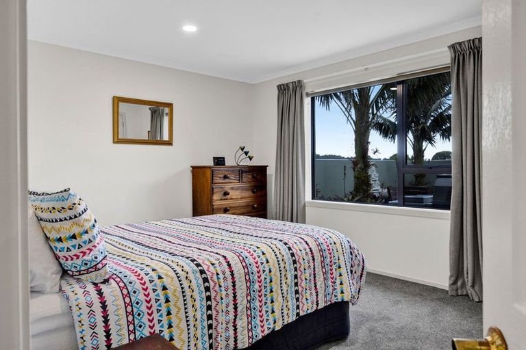 Photo of property in 19 Dolphin Parade, Bell Block, New Plymouth, 4312