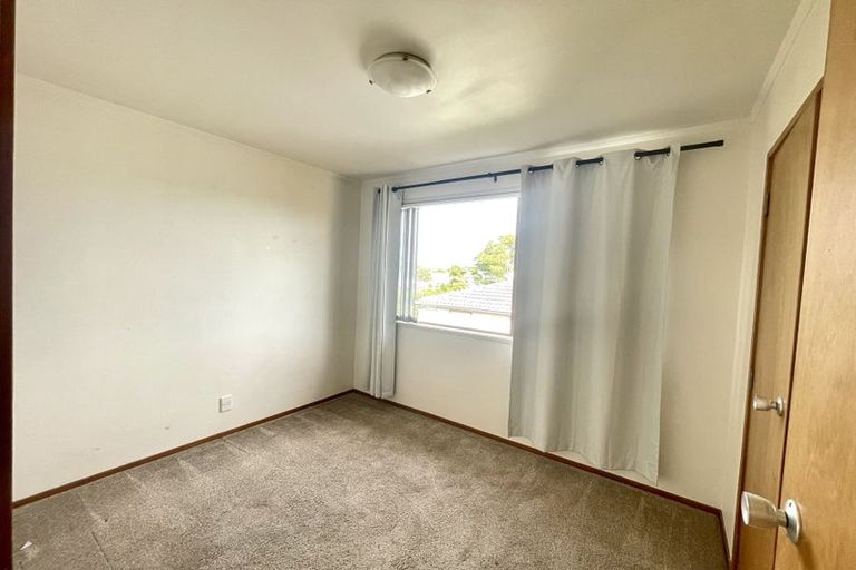 Photo of property in 9 Darren Crescent, Half Moon Bay, Auckland, 2012