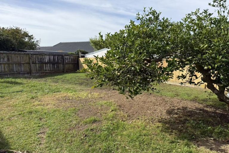 Photo of property in 2/3 Hedge Row, Sunnyhills, Auckland, 2010