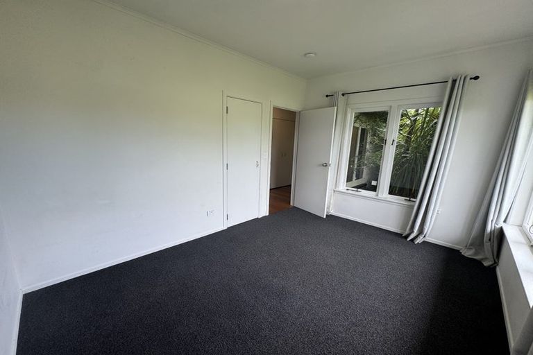 Photo of property in 27 Heath Avenue, Northcote, Auckland, 0627