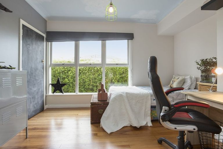 Photo of property in 8 Wellesley Road, Mangere Bridge, Auckland, 2022