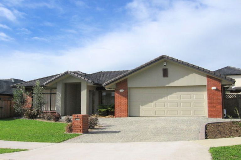 Photo of property in 8 Pennygale Close, Flat Bush, Auckland, 2016