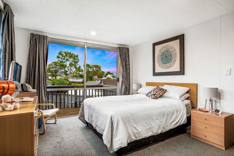 Photo of property in 11 Beauchamp Drive, Massey, Auckland, 0614