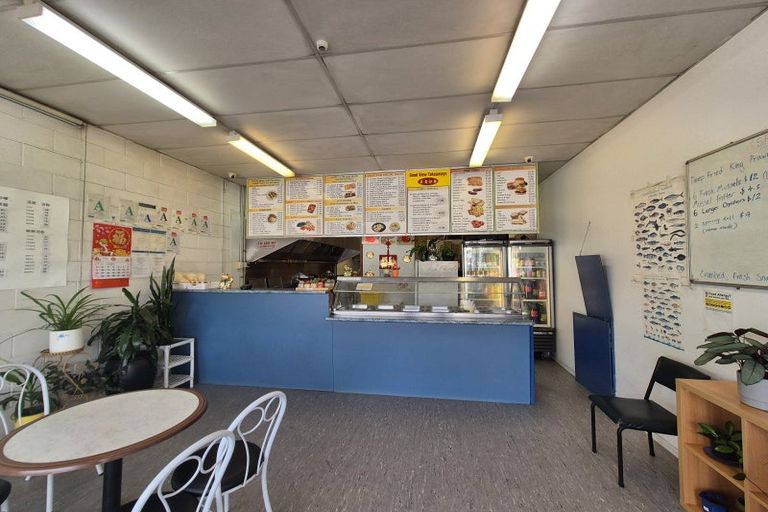 Photo of property in 80b Main Road, Titahi Bay, Porirua, 5022