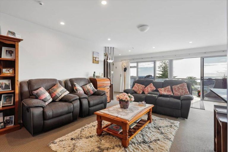 Photo of property in 1086 Papamoa Beach Road, Papamoa Beach, Papamoa, 3118