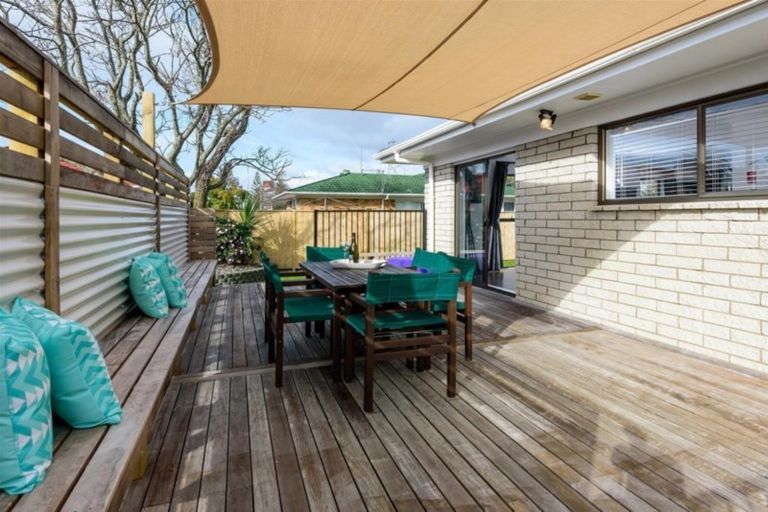 Photo of property in 2/15 Dowling Place, Pakuranga, Auckland, 2010