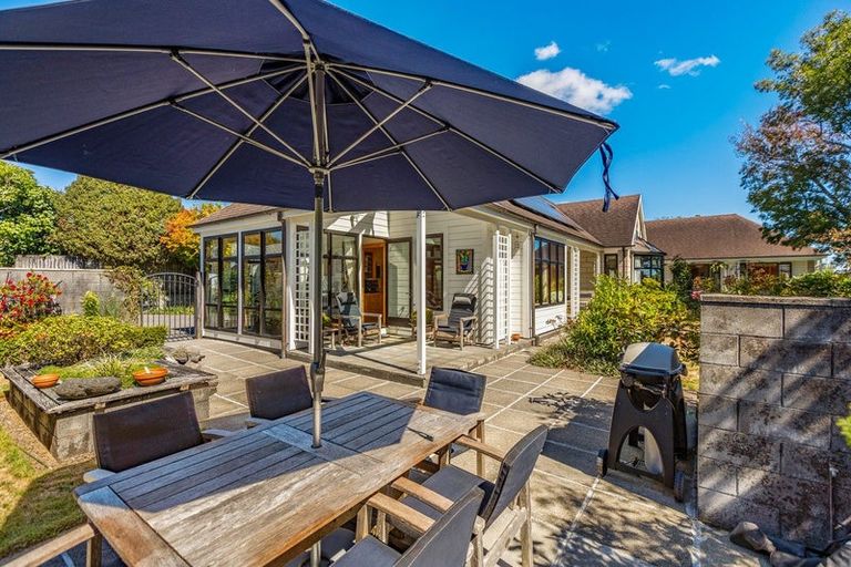 Photo of property in 12a Tamati Place, Merrilands, New Plymouth, 4312