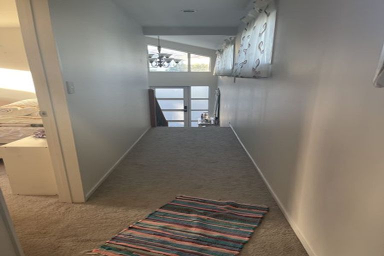 Photo of property in 12 Stubbs Place, Fairview Heights, Auckland, 0632