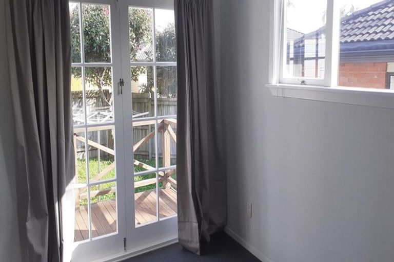 Photo of property in 33 Sturges Road, Henderson, Auckland, 0612