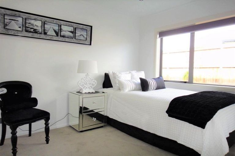 Photo of property in 98 Barbados Way, One Tree Point, 0118