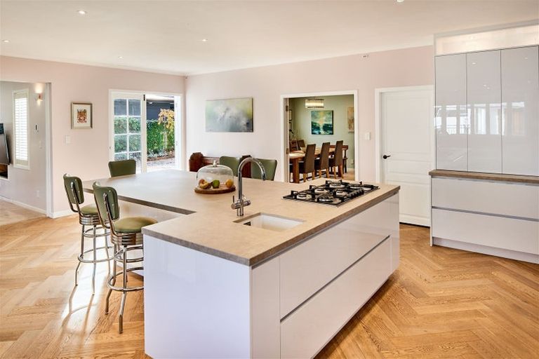 Photo of property in 25 Cheviot Road, Lowry Bay, Lower Hutt, 5013