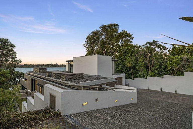 Photo of property in 94 Stanley Point Road, Stanley Point, Auckland, 0624