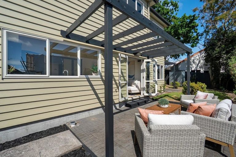 Photo of property in 4/19 Rodney Road, Northcote Point, Auckland, 0627