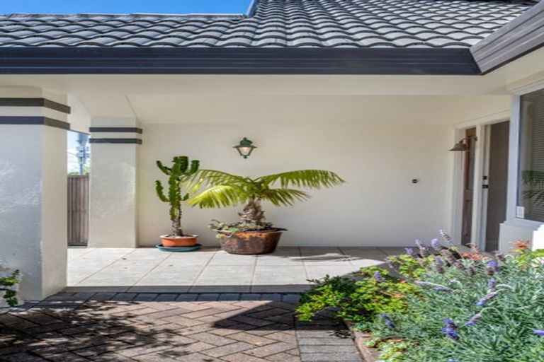 Photo of property in 1 Page Point, Mellons Bay, Auckland, 2014