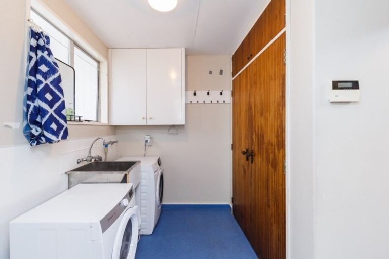 Photo of property in 14 Raglan Avenue, Cloverlea, Palmerston North, 4412