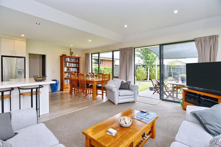 Photo of property in 16 Chestnut Place, Rangiora, 7400