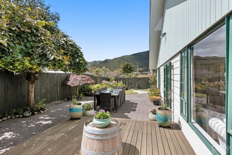 Photo of property in 2/118 Whites Line East, Waiwhetu, Lower Hutt, 5010
