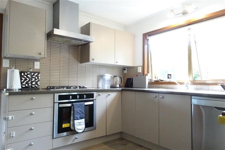 Photo of property in 23 Heaton Grove, Chatswood, Auckland, 0626