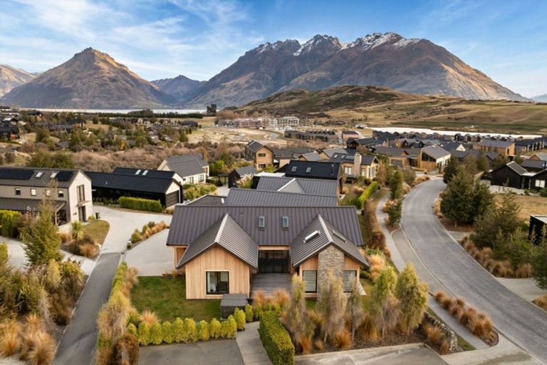 Photo of property in 2 Appin Court, Jacks Point, Queenstown, 9371