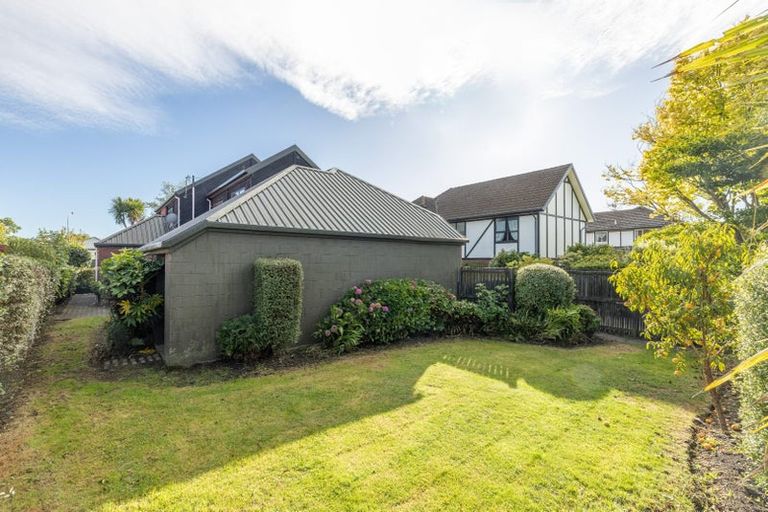 Photo of property in 80 Apsley Drive, Avonhead, Christchurch, 8042
