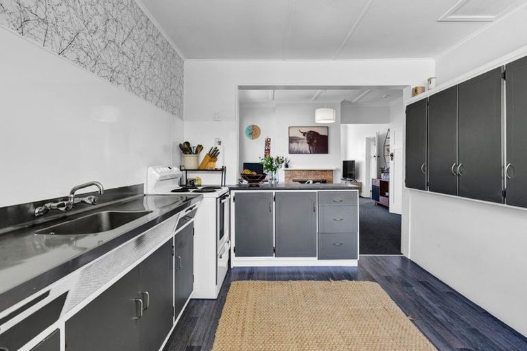 Photo of property in 3 Tukapa Street, Westown, New Plymouth, 4310