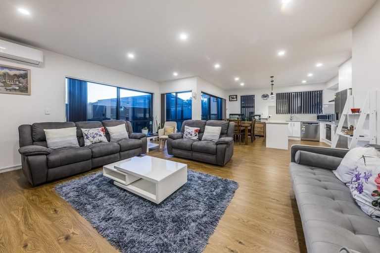 Photo of property in 58 Te Aparangi Road, Papakura, 2110