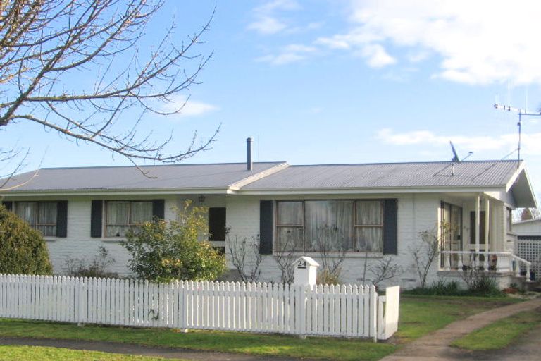 Photo of property in 24 Oakfield Crescent, Pukete, Hamilton, 3200