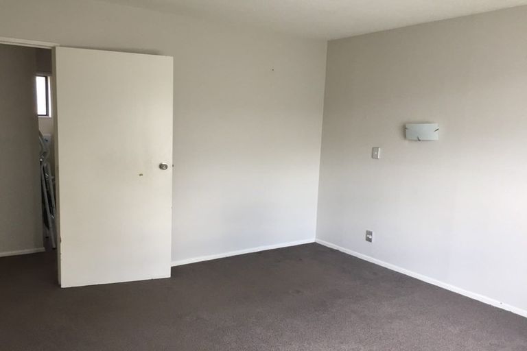 Photo of property in 2/23b Juniper Place, Burnside, Christchurch, 8053