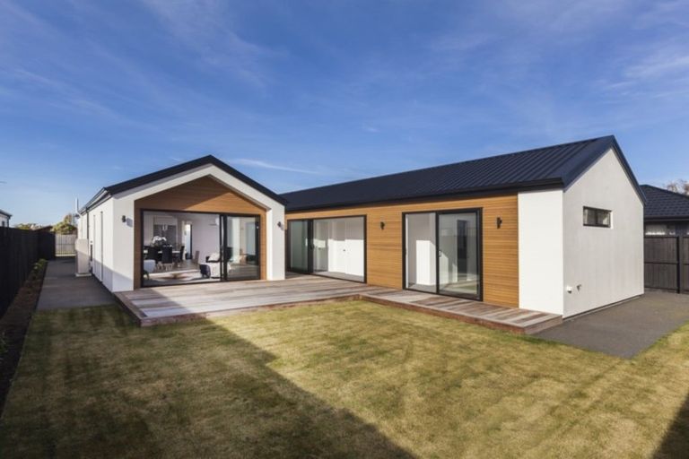 Photo of property in 94 Sarabande Avenue, Redwood, Christchurch, 8051