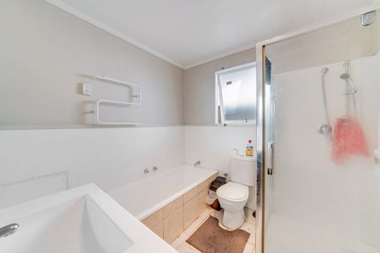 Photo of property in 52 Friedlanders Road, Manurewa, Auckland, 2102