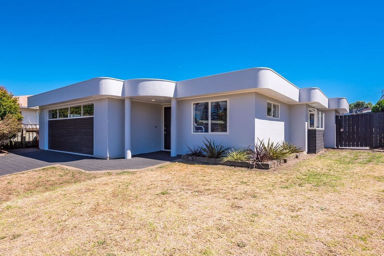 Photo of property in 29 Rutherford Drive, Waikanae Beach, Waikanae, 5036