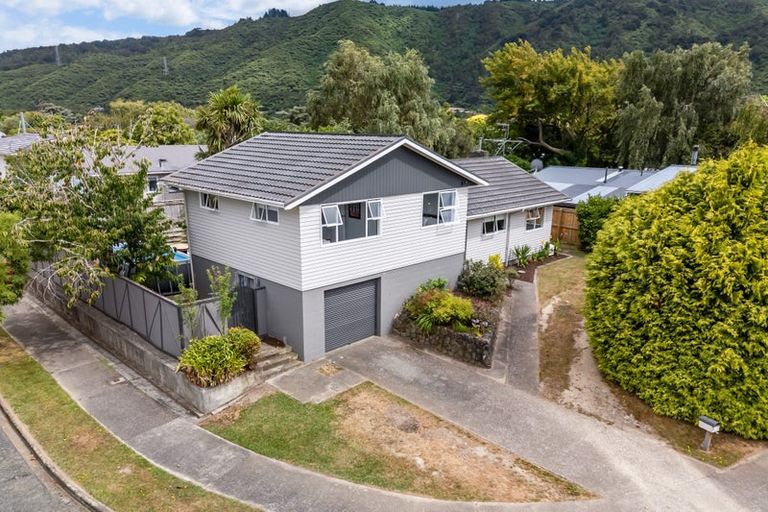 Photo of property in 6 Brightwater Crescent, Totara Park, Upper Hutt, 5018