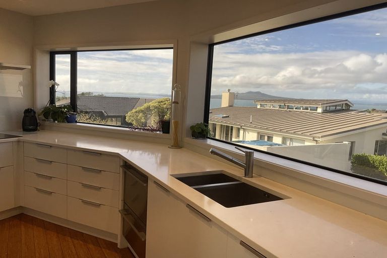 Photo of property in 15b Eastcliffe Road, Castor Bay, Auckland, 0620