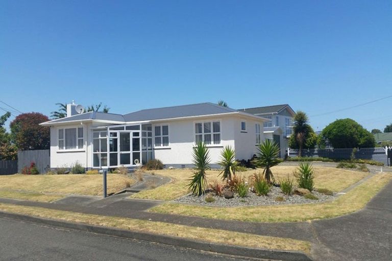 Photo of property in 2 Balmoral Crescent, Springvale, Whanganui, 4501