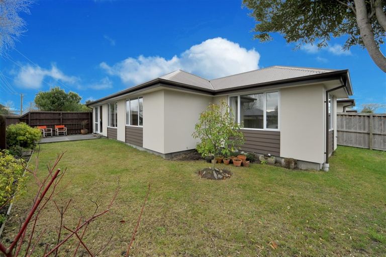 Photo of property in 2 Colina Street, Avonhead, Christchurch, 8042