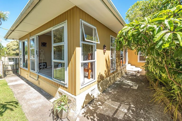 Photo of property in 104 Mount View Road, Bastia Hill, Whanganui, 4500