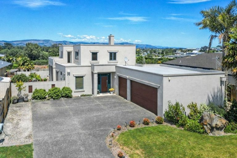 Photo of property in 55 Royal Oak Drive, Kelvin Grove, Palmerston North, 4414