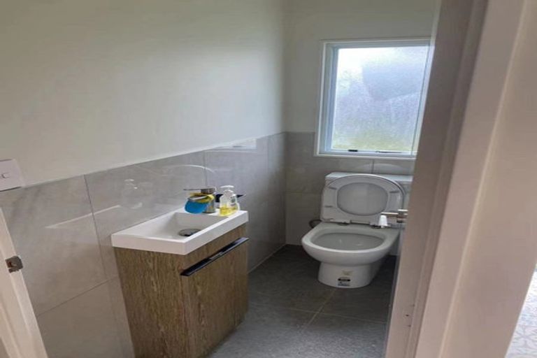 Photo of property in 107 Luckens Road, West Harbour, Auckland, 0618