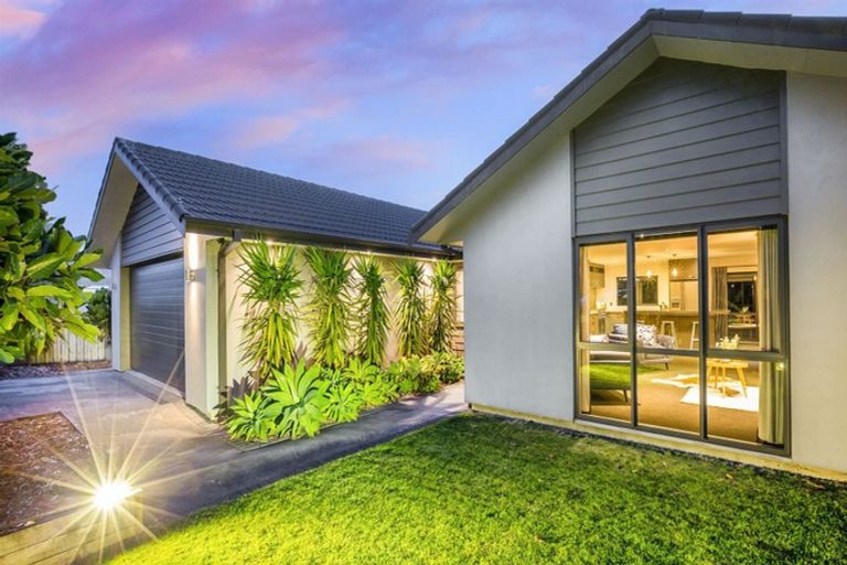 Photo of property in 16 Nelson Avenue, Aotea, Porirua, 5024