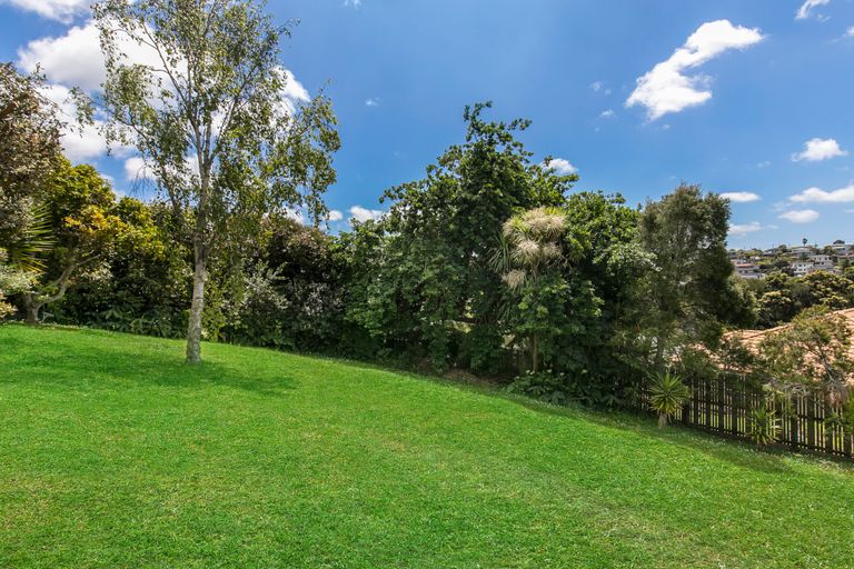 Photo of property in 21 Sartors Avenue, Northcross, Auckland, 0630