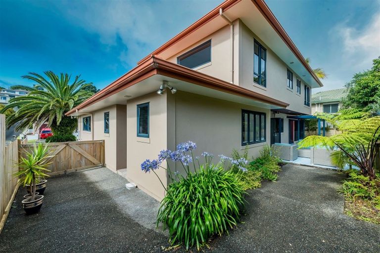 Photo of property in 25 Hogarth Rise, West Harbour, Auckland, 0618
