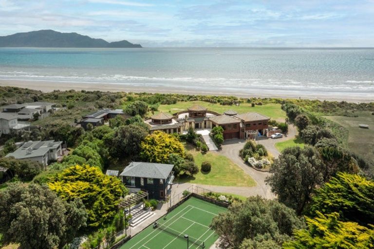 Photo of property in 24 Paetawa Road, Peka Peka, Waikanae, 5391