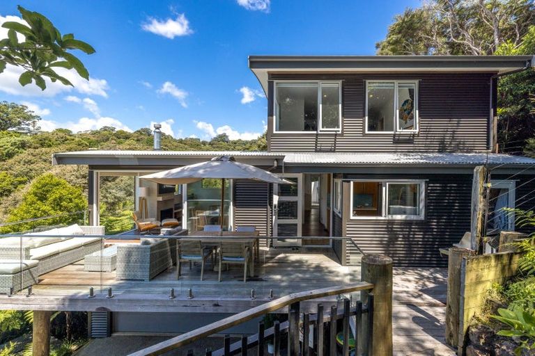 Photo of property in 18 Victoria Road South, Onetangi, Waiheke Island, 1081