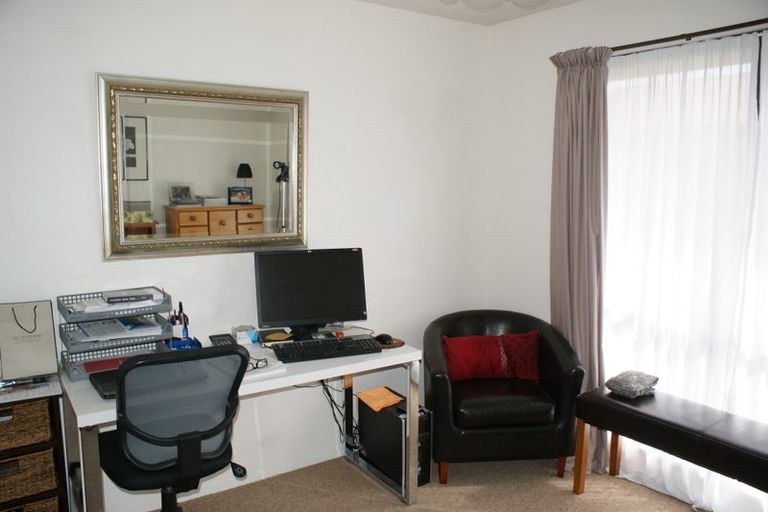 Photo of property in 20 Taupata Street, Redcliffs, Christchurch, 8081