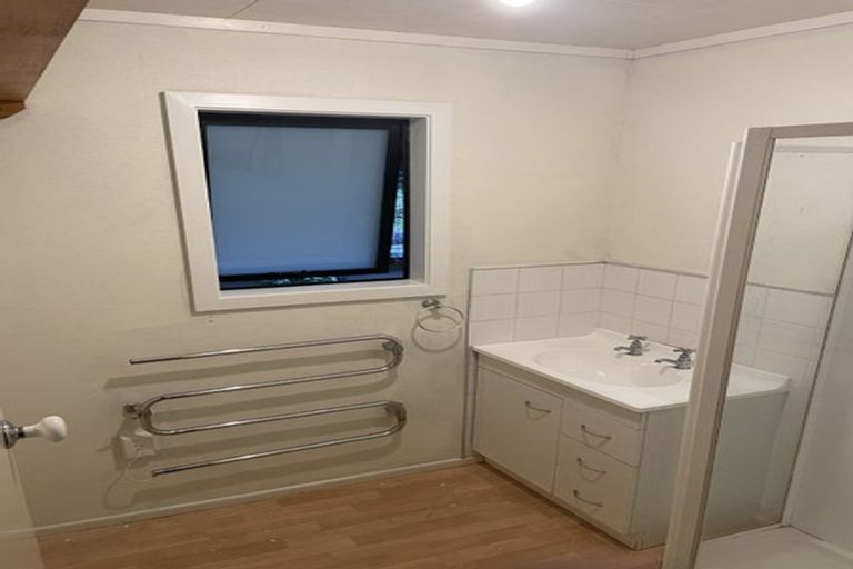 Photo of property in 76 Elmslie Road, Pinehaven, Upper Hutt, 5019