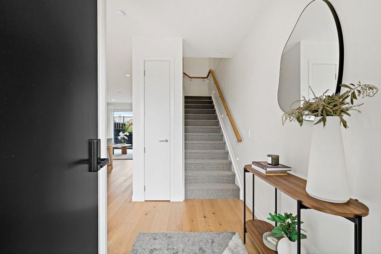 Photo of property in 9 Golden Fall Road, Hobsonville, 0616