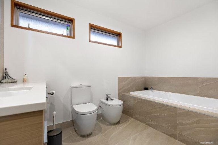 Photo of property in 27a Saltburn Road, Milford, Auckland, 0620