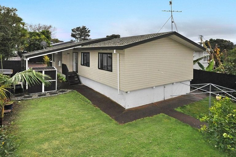 Photo of property in 27a Tahi Terrace, Glen Eden, Auckland, 0602